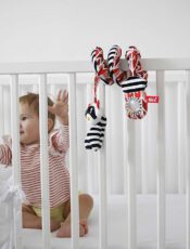 Zabawki sensoryczne – przedmioty, które można udostępnić dzieciom na każdym etapie ich rozwoju